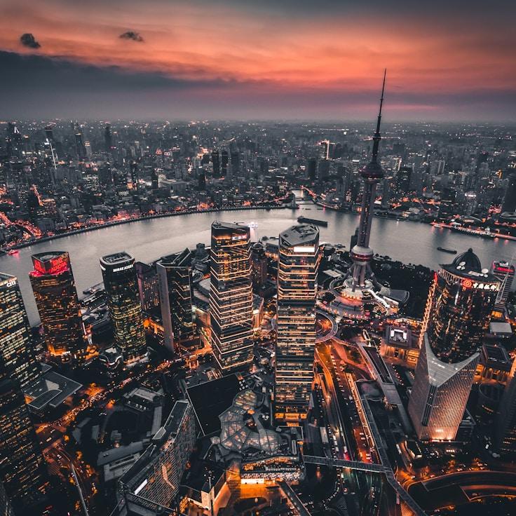 Parents evaluating schools in Portugal